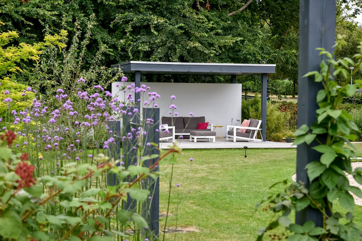 Relaxen in eigen tuin Booiman Tuinen