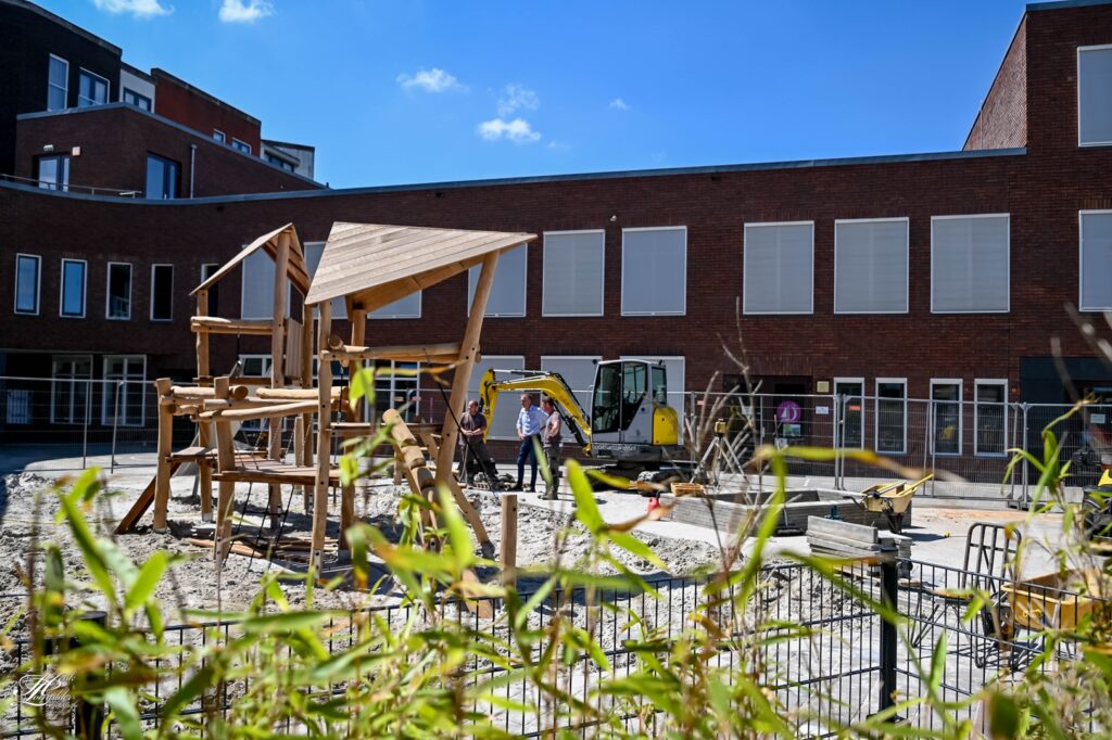 Vernieuwd schoolplein